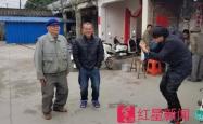搞笑视频“糟老头子坏得很”走红 当事人得以还清家里欠债